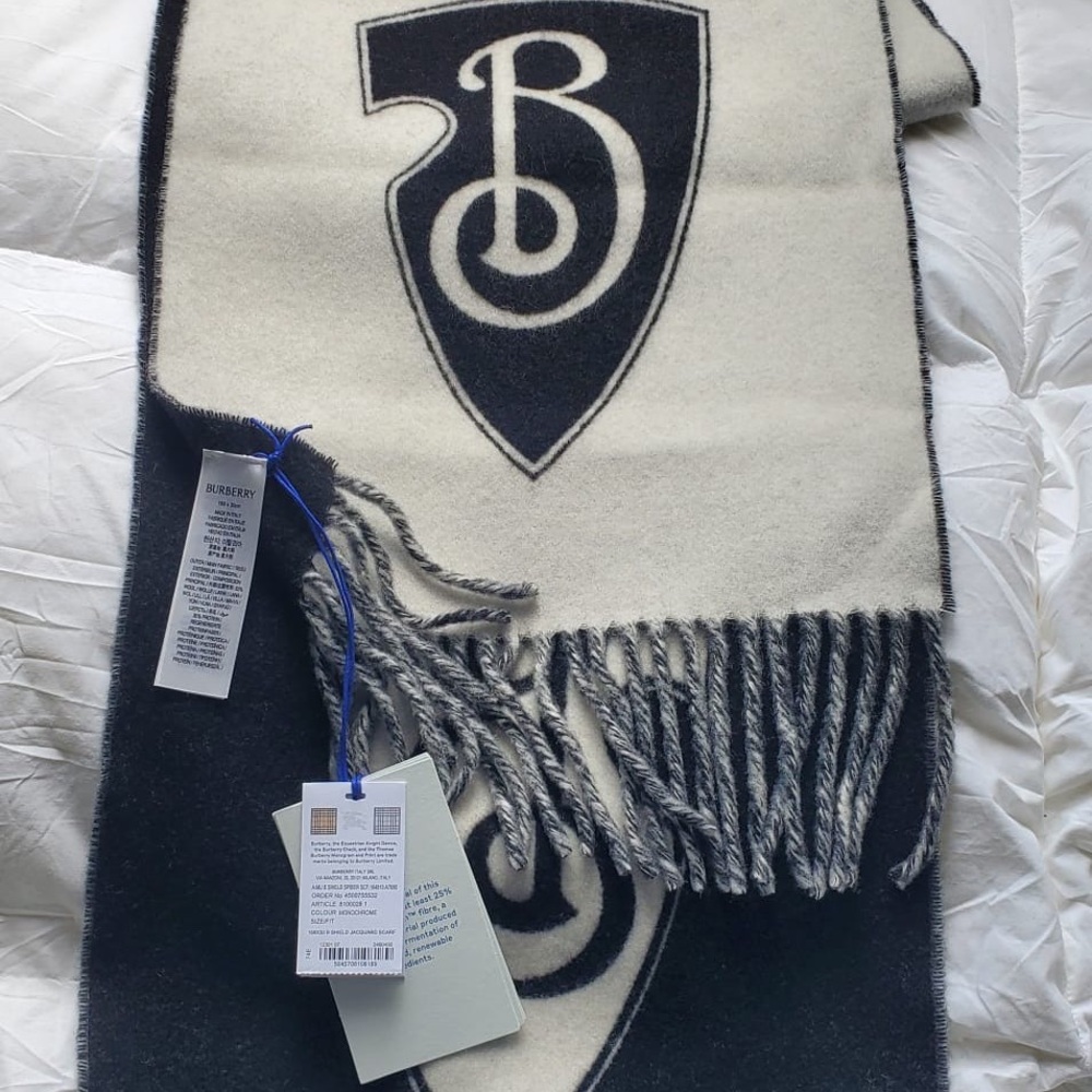 New with tag Burberry B Shield Unisex Reversible Black&Cream Wool Cashmere Scarf - Picture 12 of 15